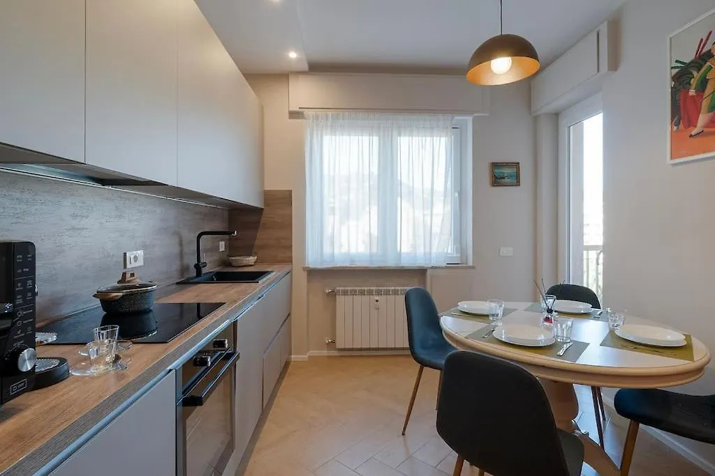 Artpartment - 2 Camere - Wifi - Garage Vallecrosia 0*,  Italy